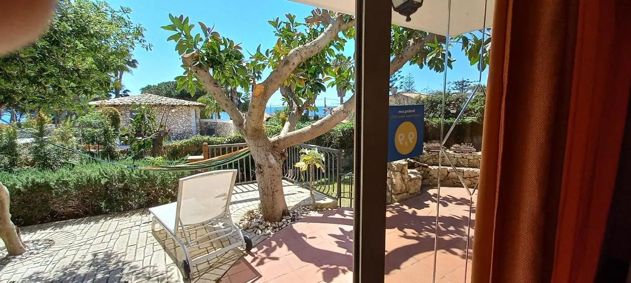 A Due Passi Dal Mare Con Piscina Villa Fontane Bianche 0*,  Italy