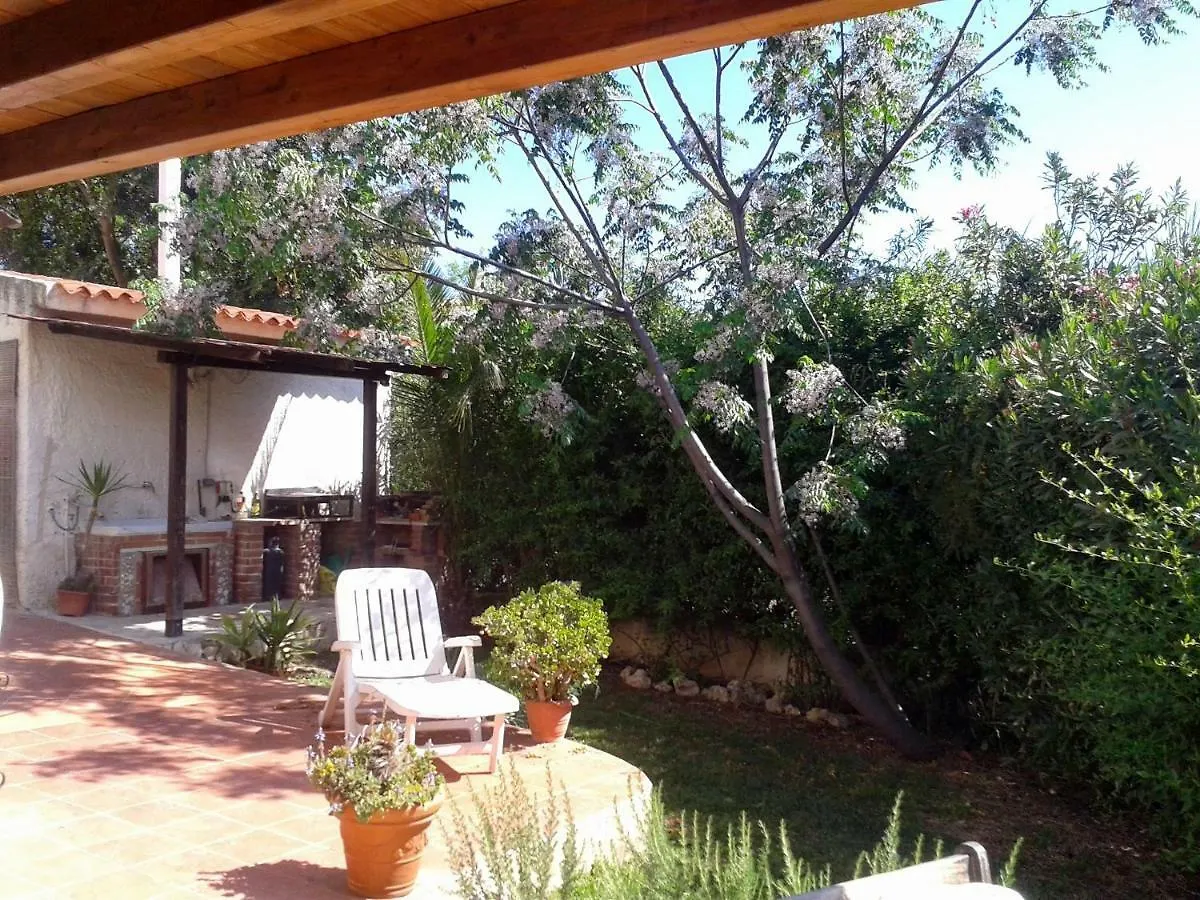 A Due Passi Dal Mare Con Piscina Villa Fontane Bianche 0*,  Italy