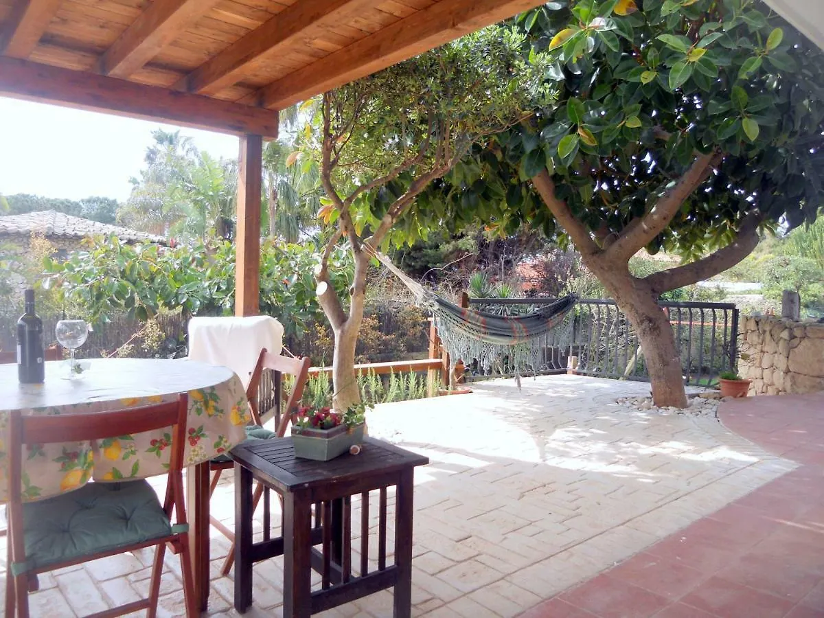Holiday home A Due Passi Dal Mare Con Piscina Villa Fontane Bianche