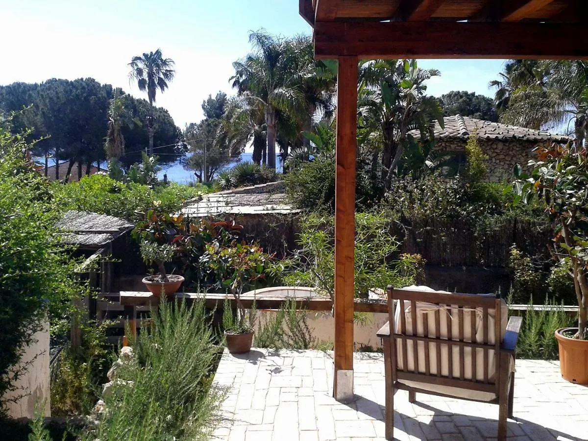 A Due Passi Dal Mare Con Piscina Villa Fontane Bianche Holiday home
