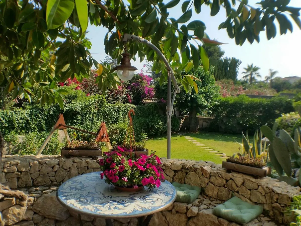 Holiday home A Due Passi Dal Mare Con Piscina Villa Fontane Bianche Italy