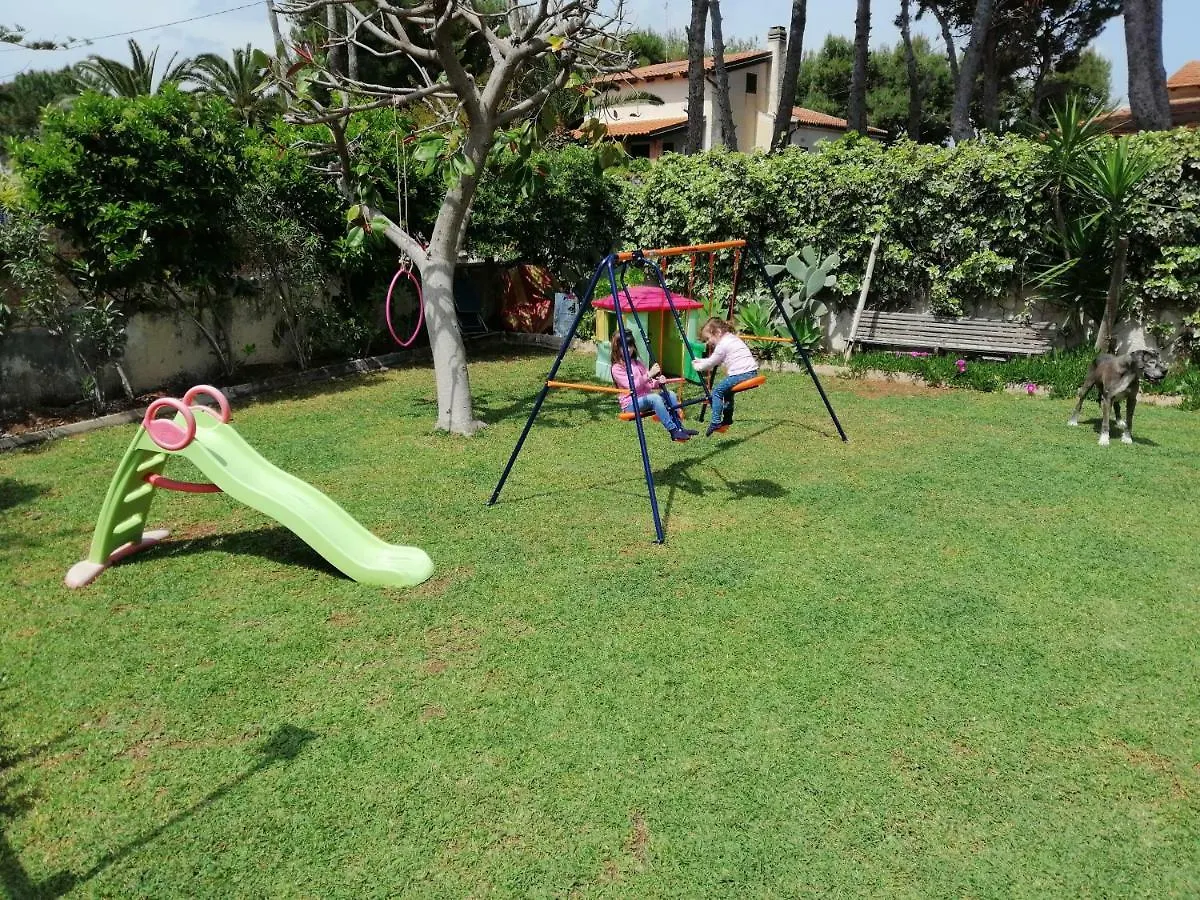 A Due Passi Dal Mare Con Piscina Villa Fontane Bianche